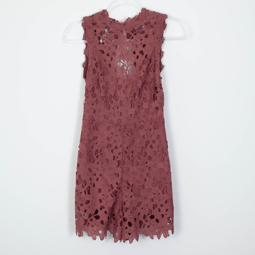 ASTR The Label Open Back High‎ Neck Lace Sleeveless Romper Womens Size Medium